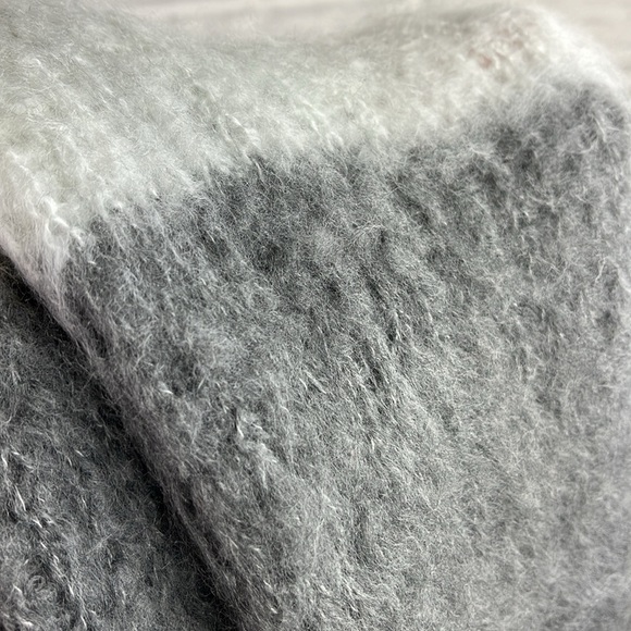 AERIE SCARF DARK GRAY AND LIGHT GRAY FUZZY KNIT ONE SIZE 22x80 NWOT - Picture 7 of 7